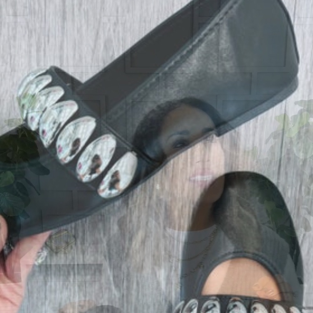 Stylish Black Loafers with Silver Accents 0011
